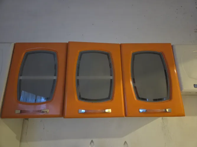 Armário de parede de ferro com 3 portas