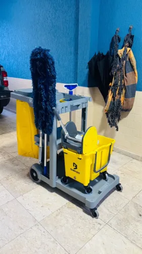 Kit carro funcional limpeza profissional C/ balde espremedor