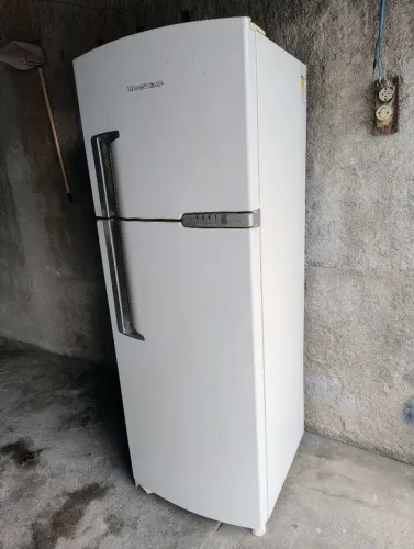 Geladeira Brastemp 375L Frost Free