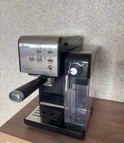 Cafeteira Espresso Oster PrimaLatte