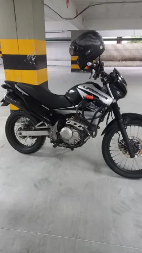 Moto falcon 400 cilindrada 