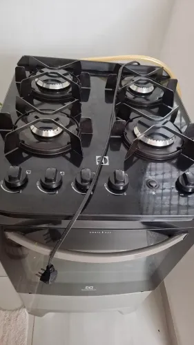 Vendo fogão Electrolux 4 bocas, sem tampa de vidro 