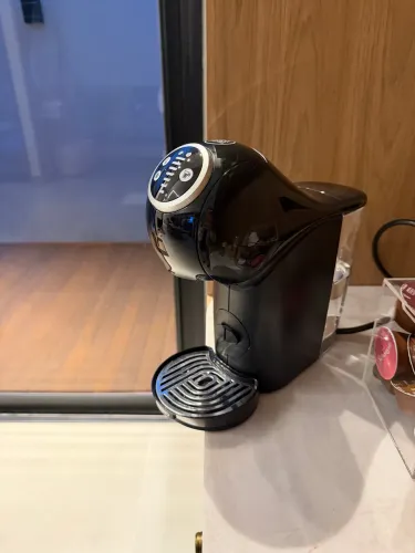 Cafeteira Nescafé Dolce Gusto Arno Genio S Plus Dgs2 Preta Cor Preto