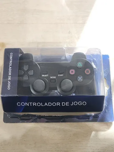 Controle de play 2 sem fio necessita uso de pilhas AAA