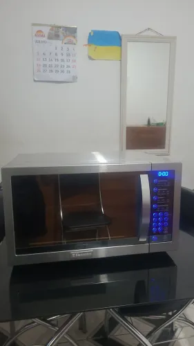 Micro-ondas Electrolux home pro mec52 127V em excelente estado, funcionando perfeitamente