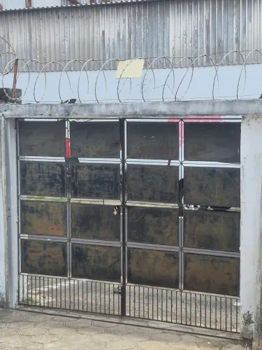 Portão de garagem de ferro