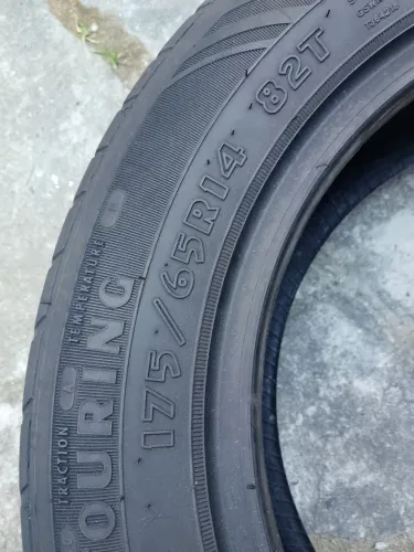 Pneu 175/65/14 Riscado