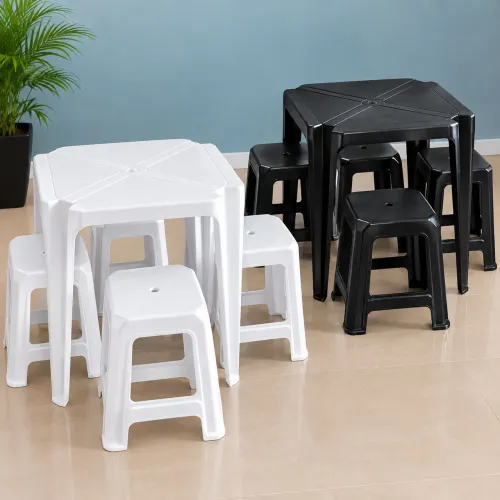 Conjuntos de mesas e banquetas plásticas - Cada: