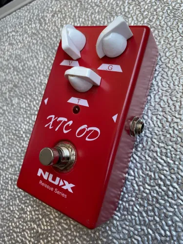 Pedal distorção NUX XTC