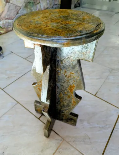 Coluna trabalhada em pedra ardósia