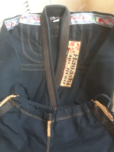 Quimono de jiu-jitsu tamanho A2 150 reias zap *
