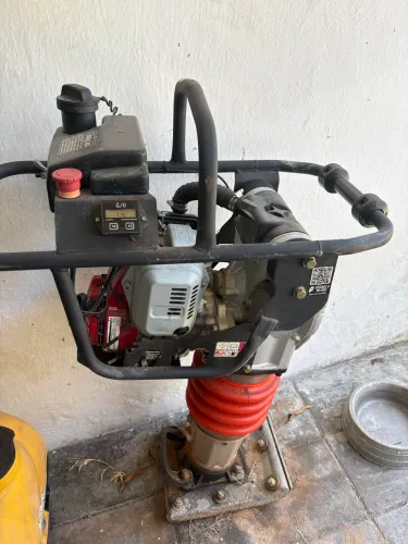 Compactador de solo vibromak, motor Honda