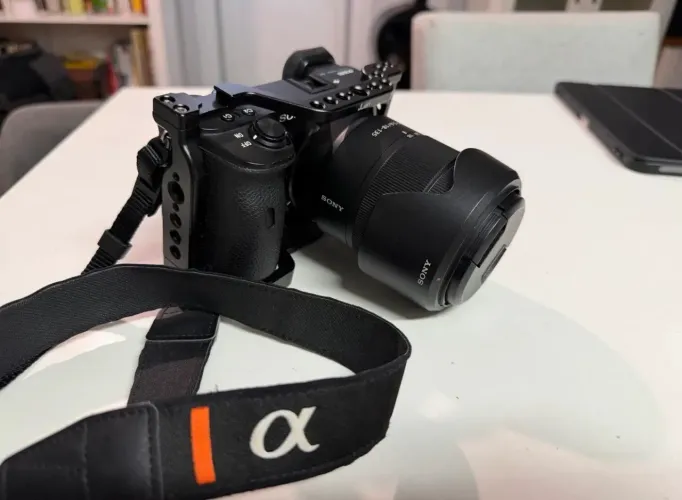 Câmera Sony A6600 + Lente Sony + Cage + Caixa + Alça / pouco usada! 