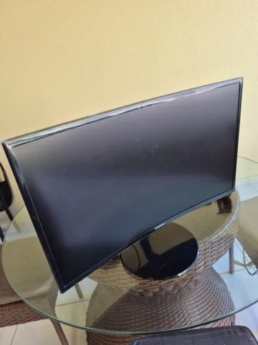 Monitor Curvo Samsung 27" Full HD 60Hz LC27F390