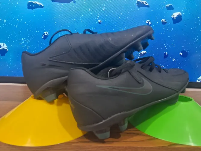 CHUTEIRA NIKE N° 38 PHANTOM GX II