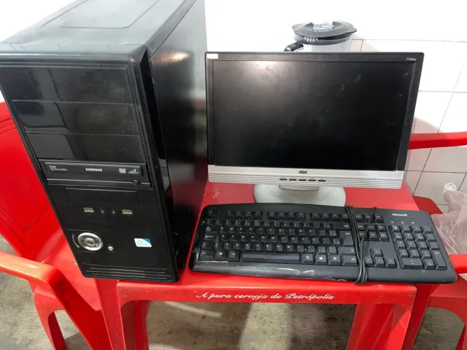 Computador completo. 
