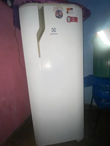 Geladeira semi nova 