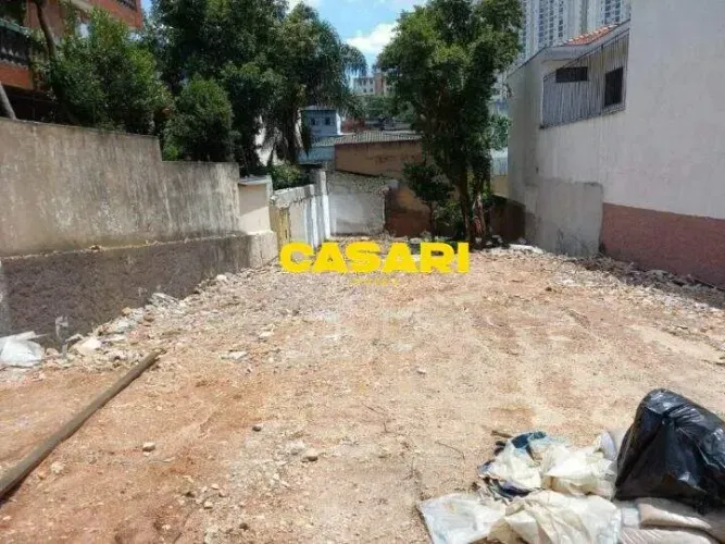 Terreno à venda 330m² próximo ao INSS com fácil acesso à Via Anchieta