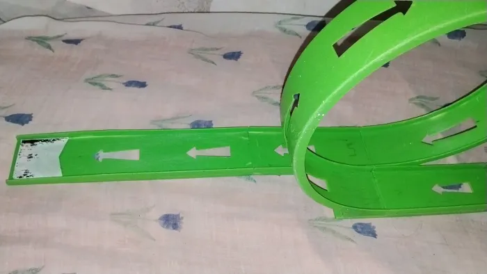 Kit Pista Com Loopings e 2 Carrinhos - Brinquedo Infantil