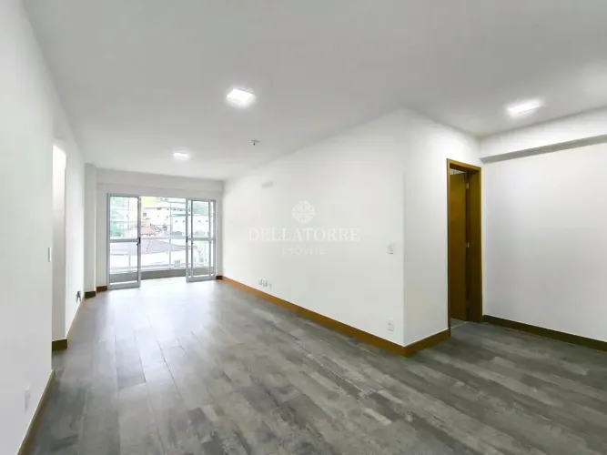 Apartamento 01 quarto e varanda ampla à venda, Várzea, Teresópolis, RJ