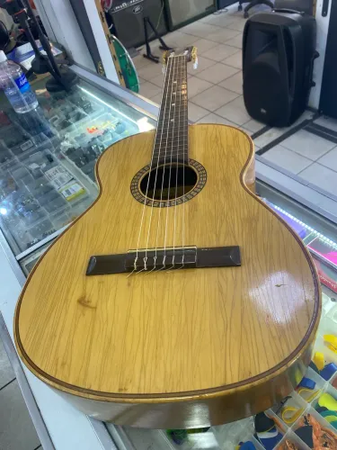 Violão tranquilo Giannini anos 50 oportunidade !