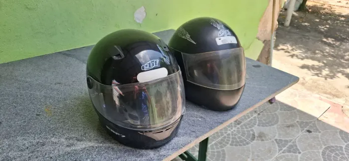Vendo esses dois capacete