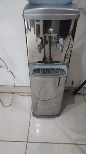 Vendo bebedouro de coluna Karina aço inox 127v funciona perfeitamente leia a descrição.
