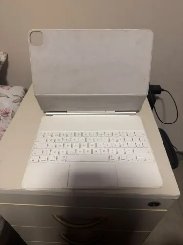 Apple Magic Keyboard - iPad Pro