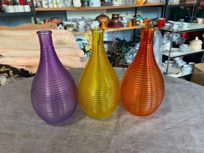 Vasos de vidro artístico textura canelada e corpo bojudo
