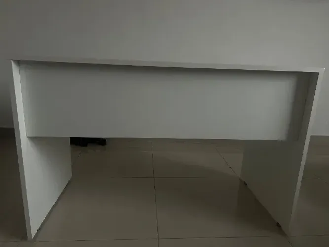 Mesa escritório em MDF, nova. Medida 1,20x60