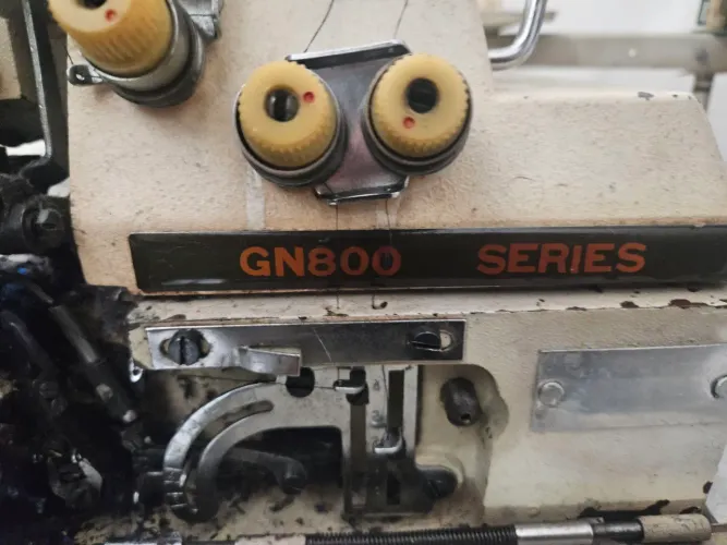 Máquina overlock GM 800 usada