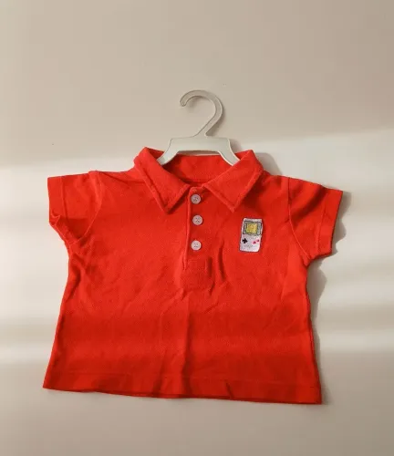 Camisa Polo ( veste de 6 a 9 meses)