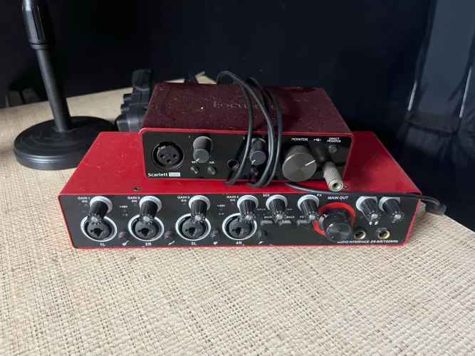 VENDO PLACAS DE ÁUDIO Focusrite Solo 3gn e RX44