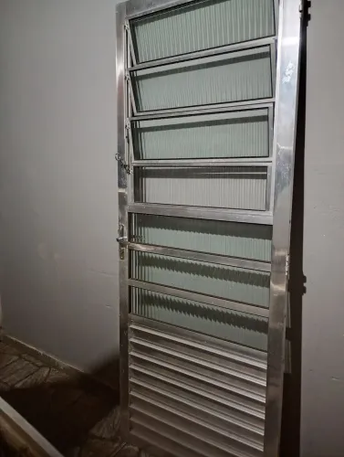 Porta de alumínio *sem batente*