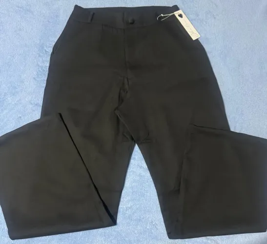 Vendo calça alfaiataria P nova com etiqueta 40,00