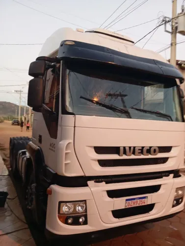 Iveco estralis e carreta bau
