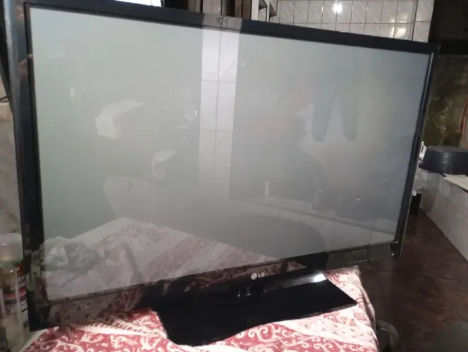 Tv LG 42 polegadas de plasma.