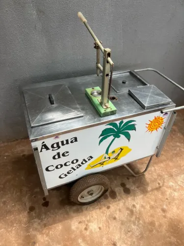 Vendo Carrinho de Água de Coco!