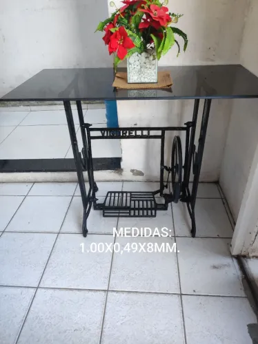 LINDO PÉ DE MÁQUINA TAMPO VIDRO FUMÊ.