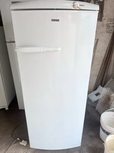 Geladeira Consul degelo seco boa