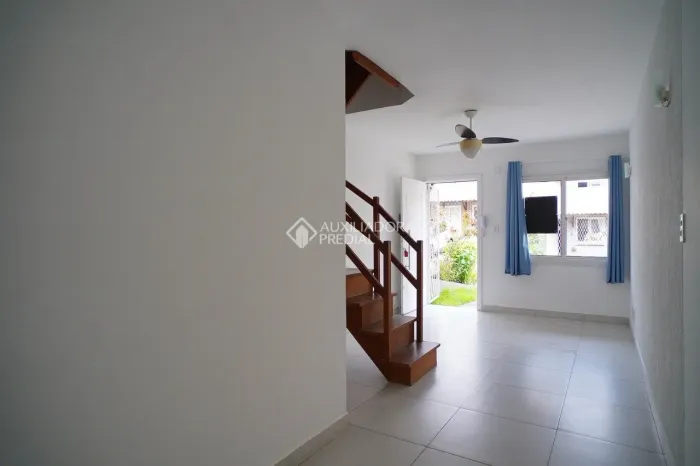 Casa de condomínio à venda em Protásio Alves com 79 m² e 2 dormitórios/quartos