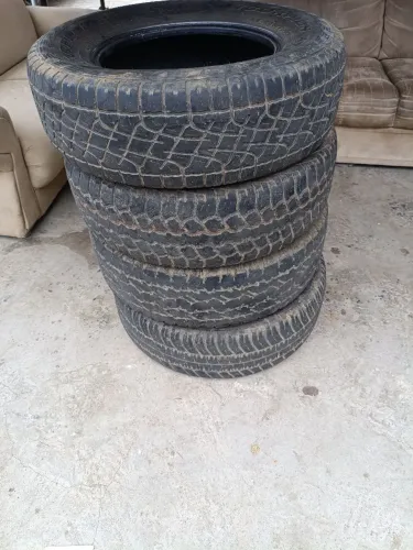 Peneus 235/70r16 