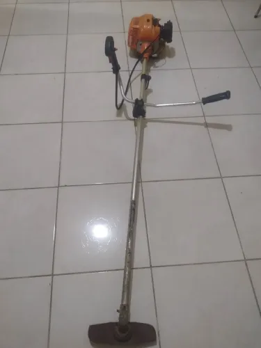 Máquina de corta grama