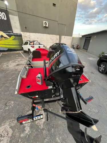 Barco 5.50 - motor 17 - potência 50HP