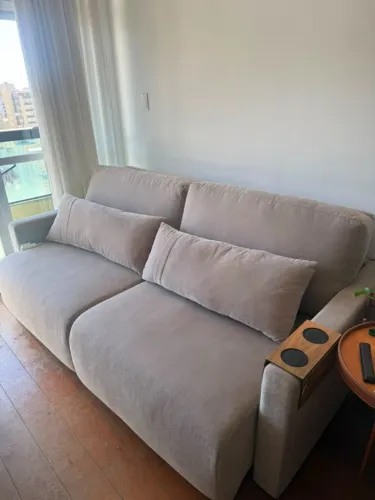 Sofá Chaise 2,20m em Veludo Pompeia Cappuccino, Seminovo