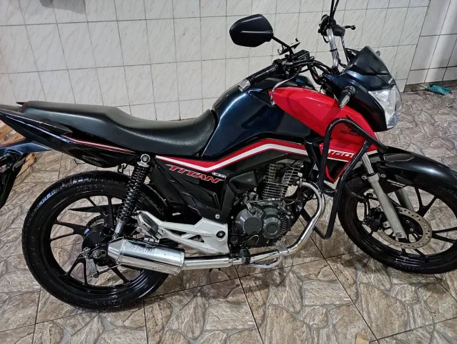 Moto Titan 2021 azul pérolado