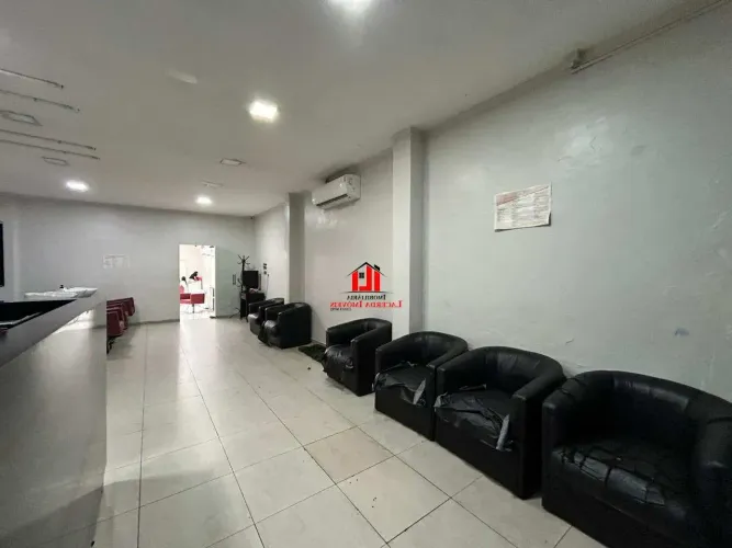 Prédio Comercial 561m² na Chapada - Djalma Batista Com estacionamento próprio Venda