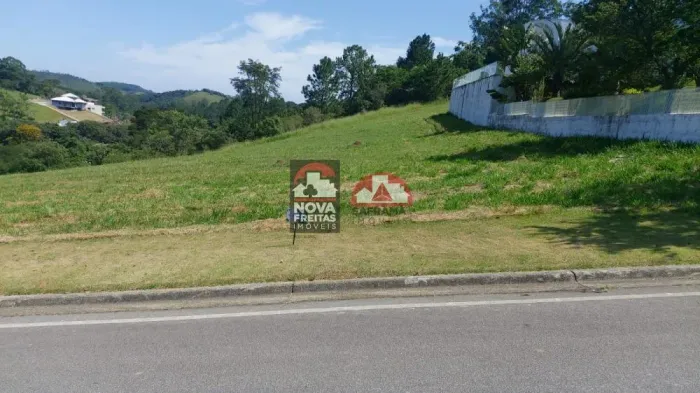 Terreno Padrão em Condomínio em Jambeiro