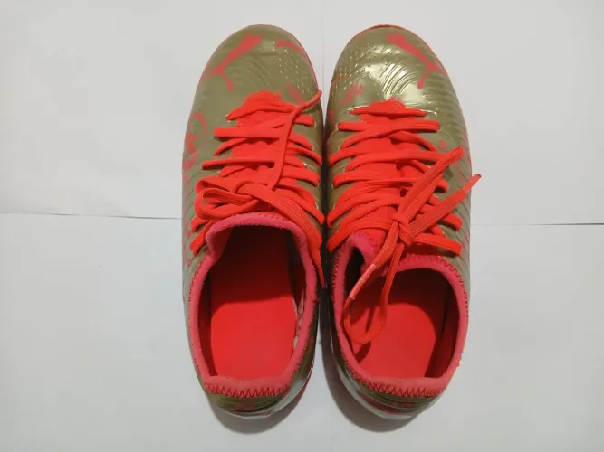 Chuteira do Neymar  Society da Puma 