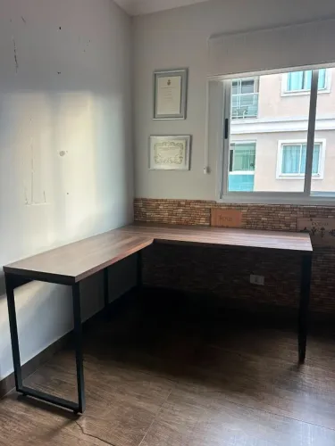 Mesa de Escritório em L - 1,50 x 1,50 m | Estrutura Metálica